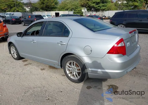 2010 Ford Fusion S из США, поврежденный, VIN 3FAHP0GAXAR151836